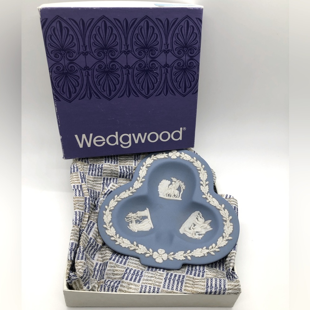 Wedgwood jasper blue ash tray trinket dish made in England